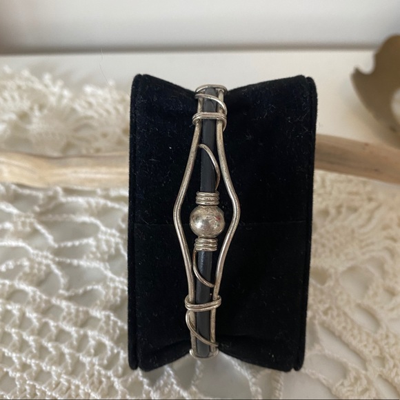 Silver and black bracelet - Picture 2 of 5